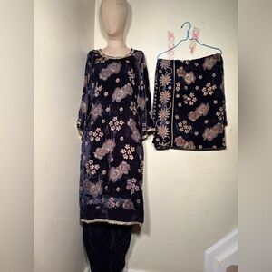 Elegant floral velvet/plachi dress